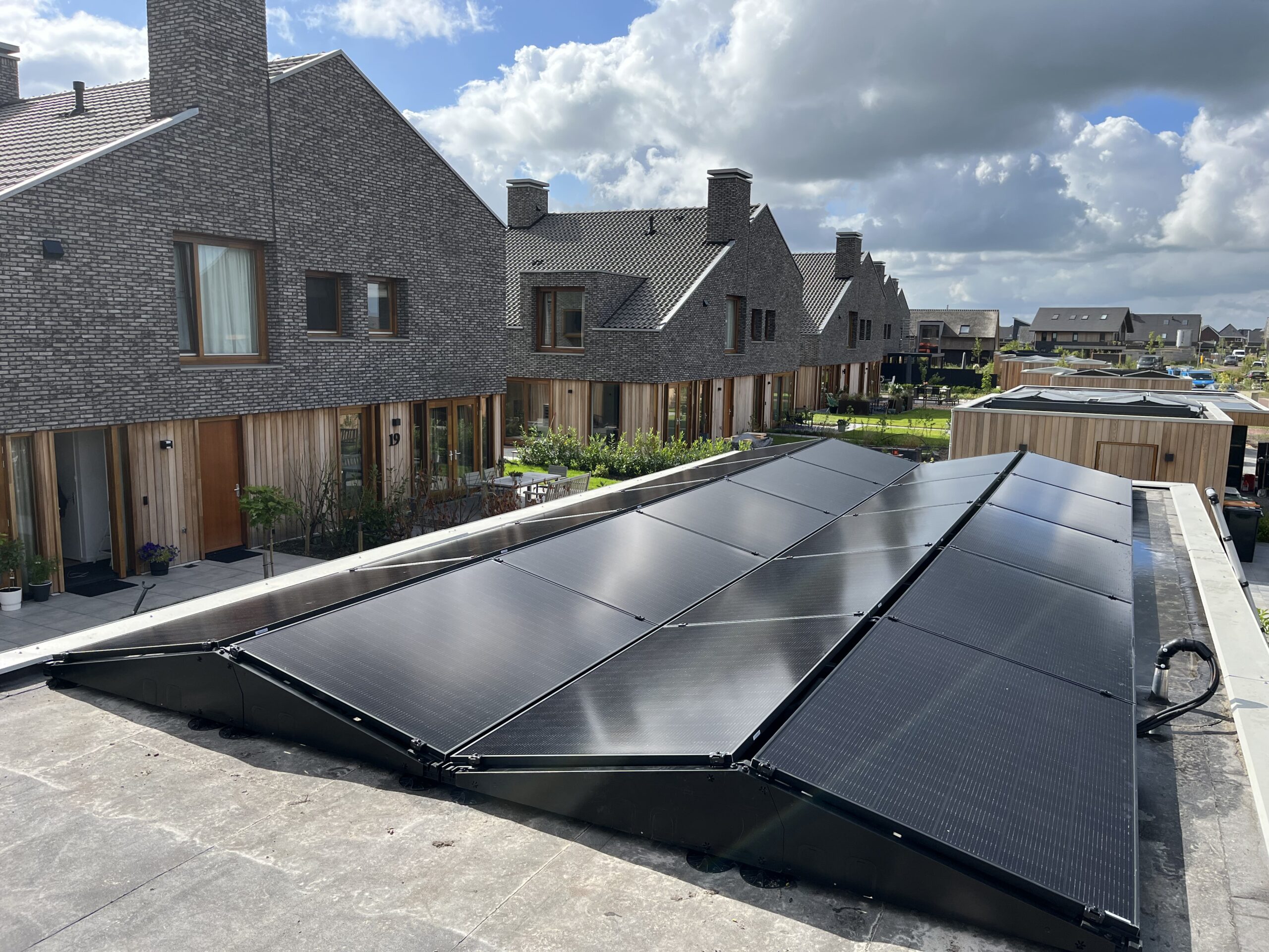 Woning met zonnepanelen, geïnstalleerd door DEVI in Friesland
